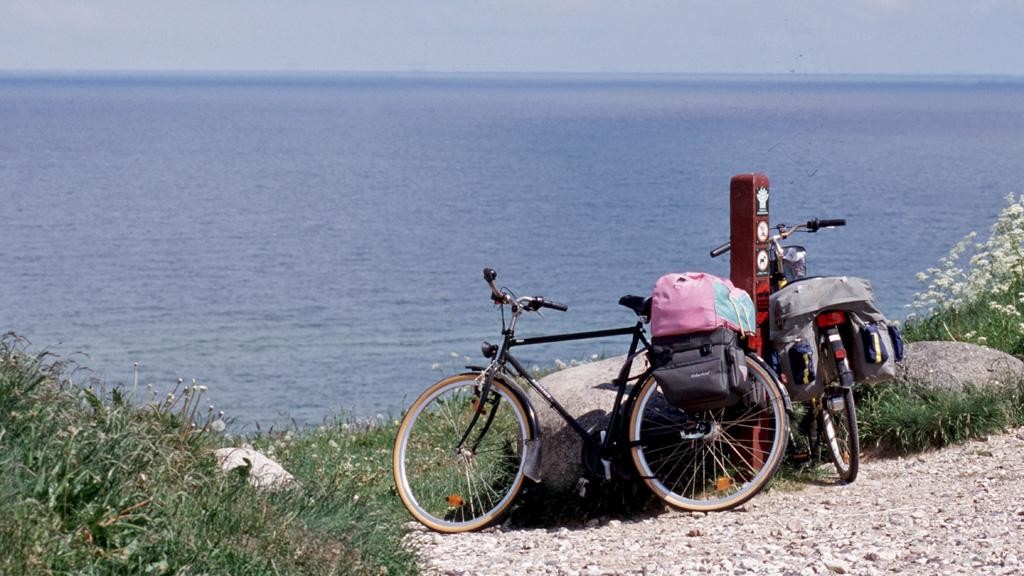 Bornholm er et paradis for sykkelferie. Her fra Balka strand.