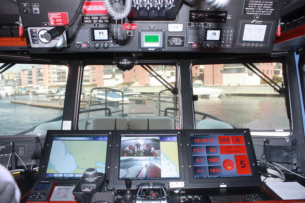 Ombord i toppmoderne RS159 ELIAS  finner man et teknisk utstyr skal sørge for 100% optimal redningstjeneste, ikke minst kommunikasjonsmessig.